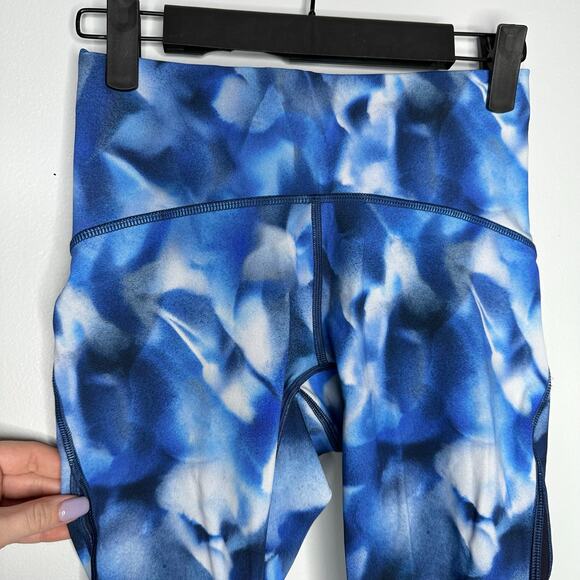Lululemon Women’s Blue Print Train Times Crop 17" In Mini Blush Blossom Size 4 - Picture 4 of 10